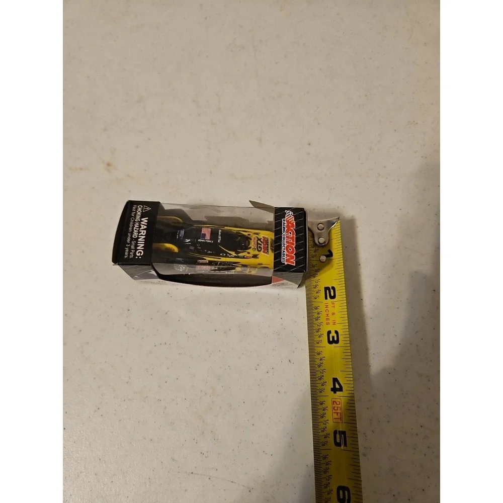 Lionel Action Racing Castrol John Force 15X Funny Car Champion 1:64 Diecast Car‎
